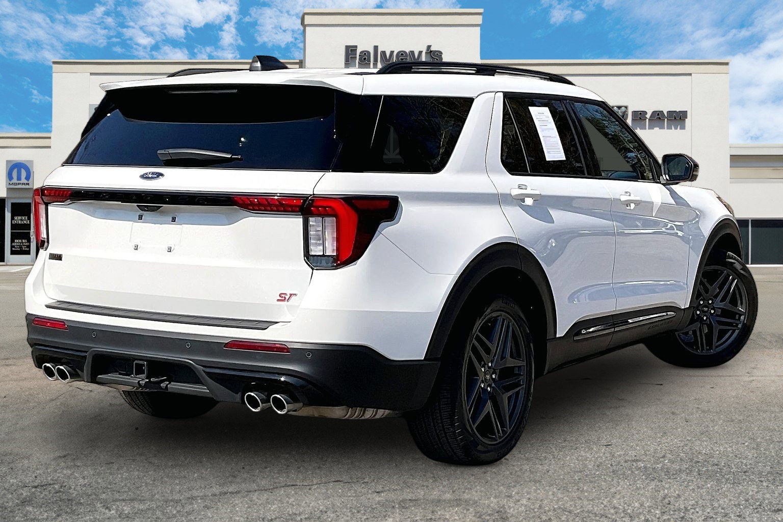 Used 2025 Ford Explorer ST image 2