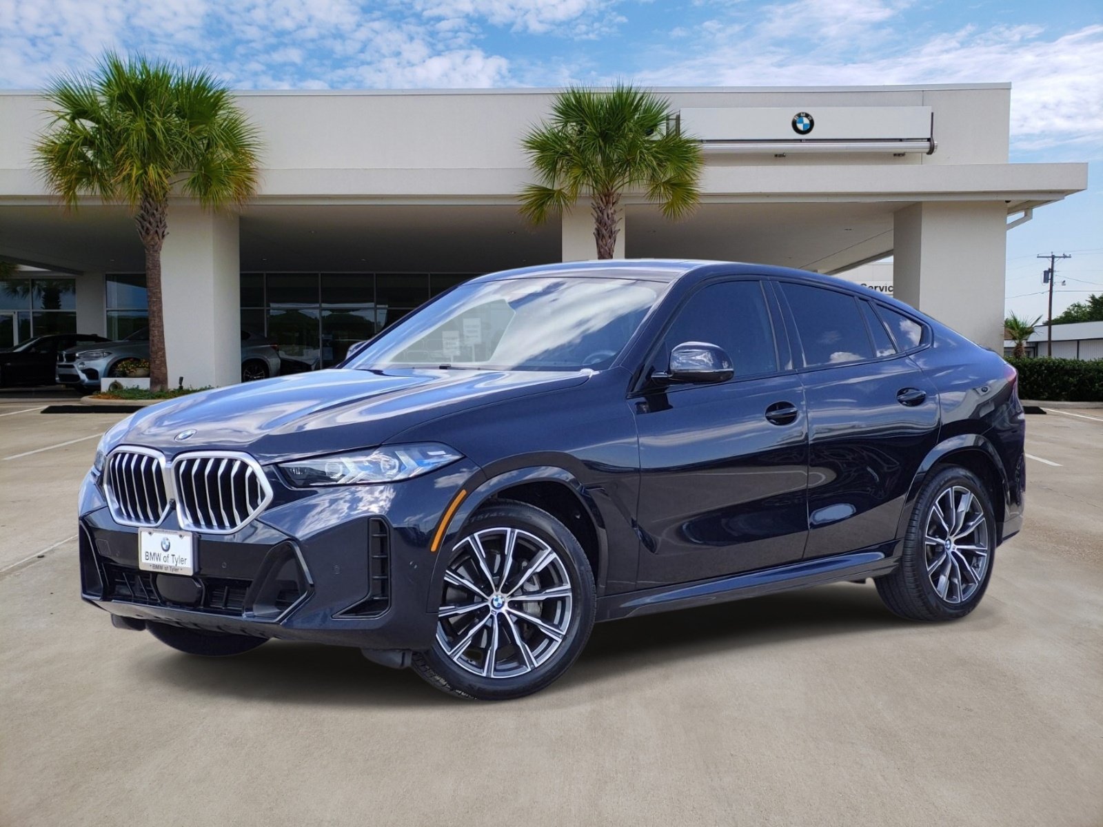 Certified 2024 BMW X6 xDrive40i w/ Premium Package AWD/4WD image 1