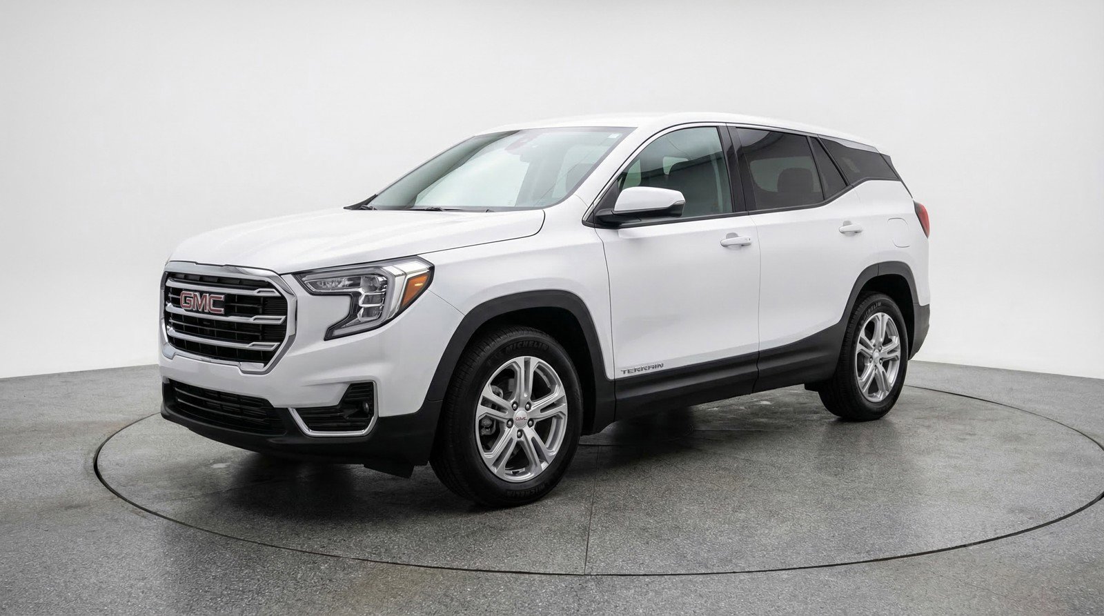 Used 2024 GMC Terrain SLE image 3