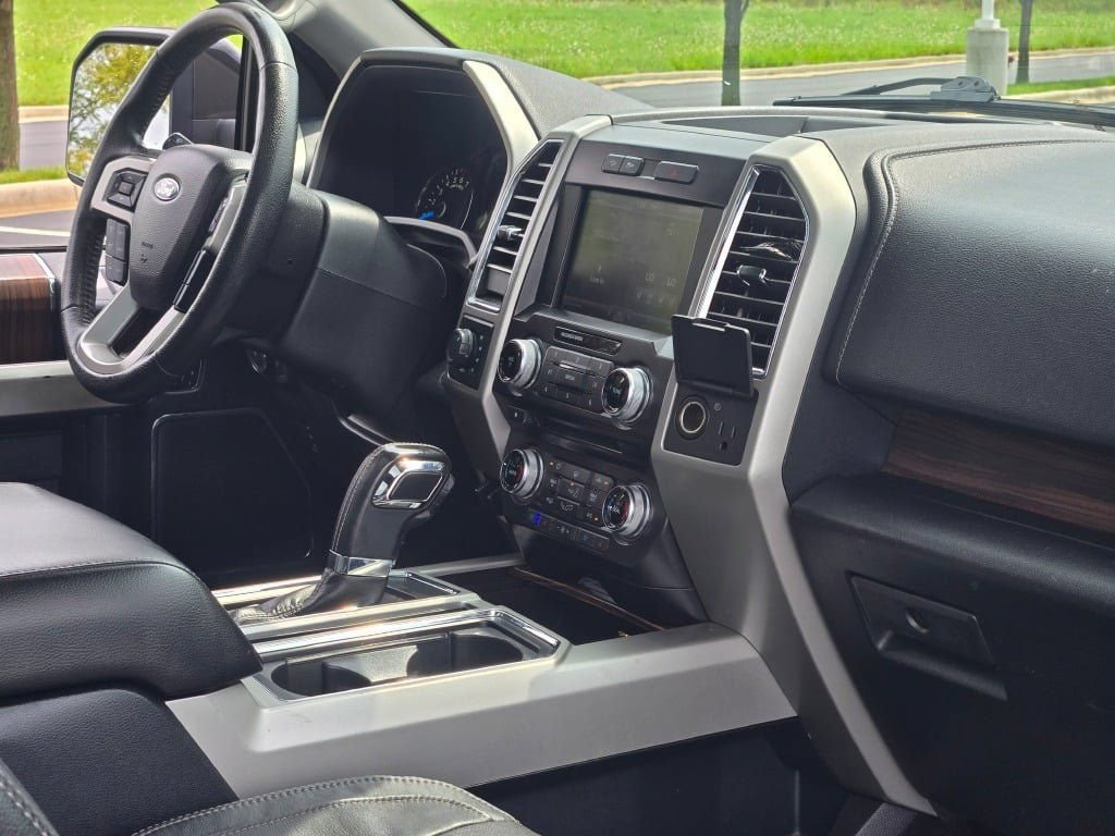 Used 2015 Ford F150 Lariat w/ Equipment Group 501A Mid AWD/4WD image 8