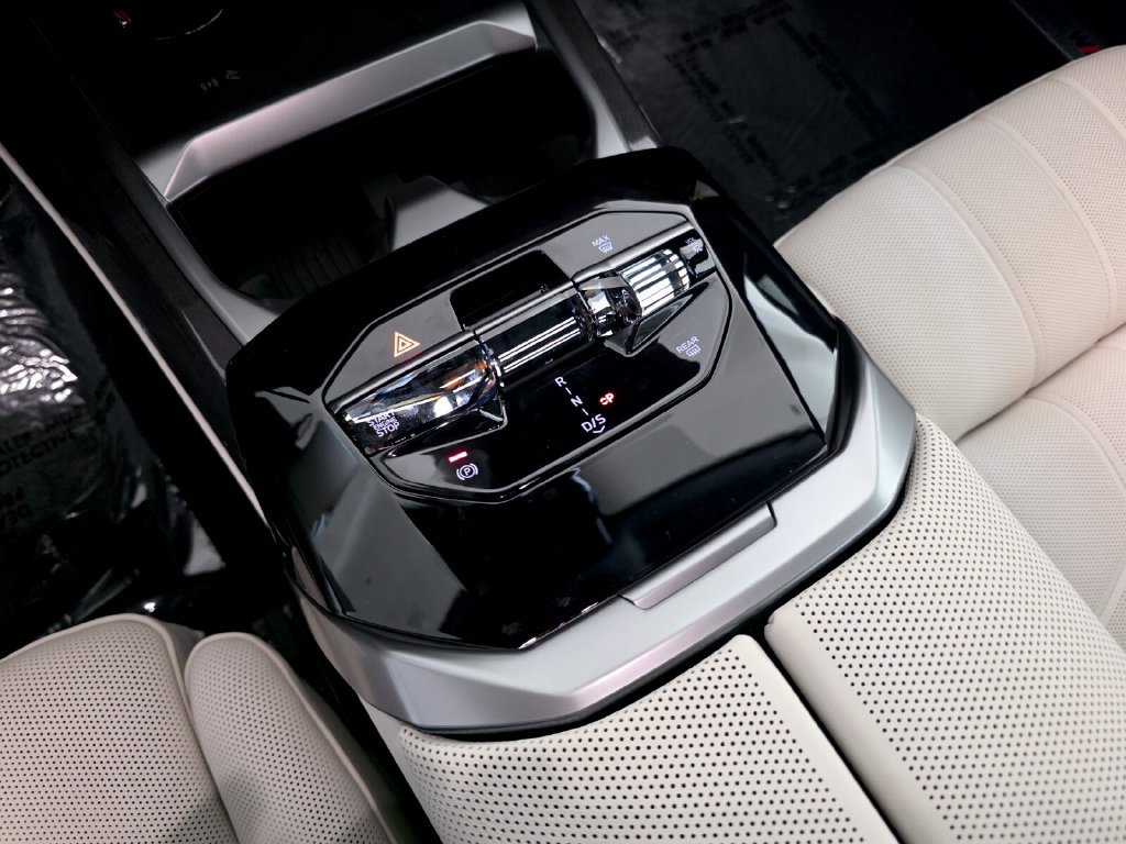 New 2027 BMW 740i w/ Executive Package RWD image 18