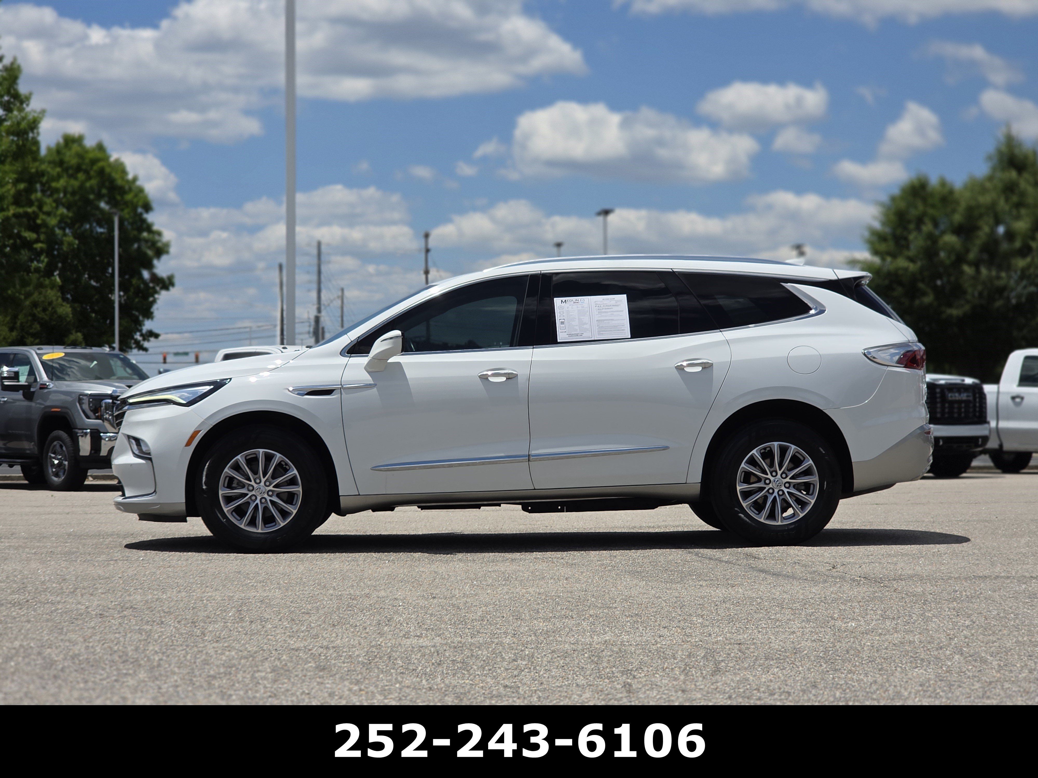 Used 2023 Buick Enclave Essence FWD image 4