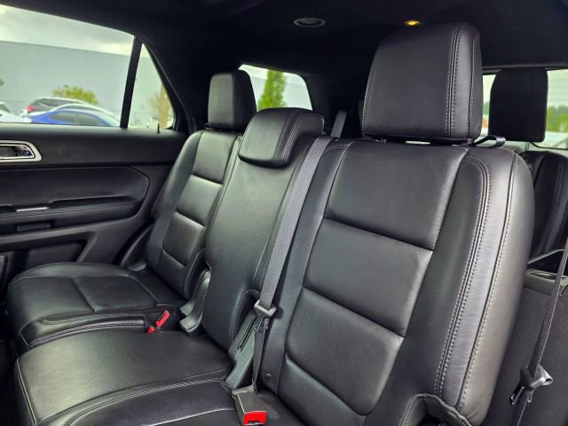 Used 2015 Ford Explorer XLT w/ Equipment Group 202B AWD/4WD image 33