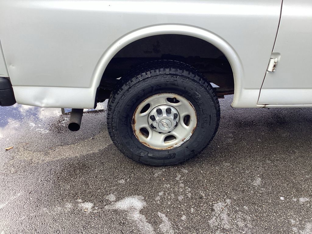 Used 2017 Chevrolet Express 2500 image 21