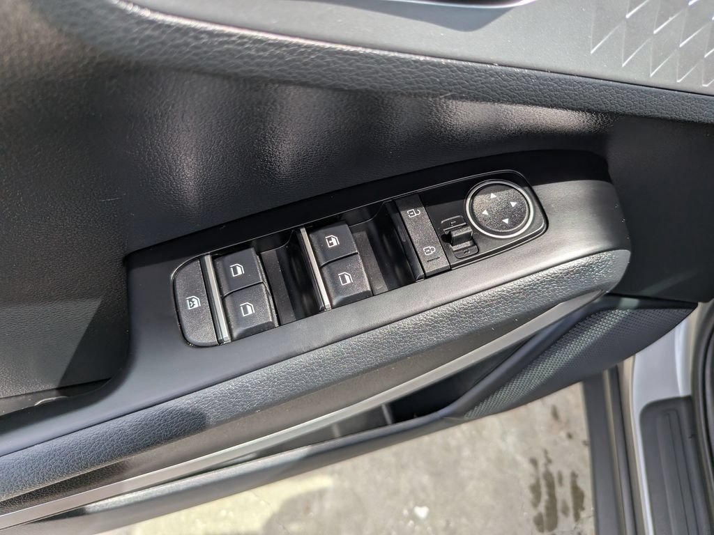 Certified 2025 Kia Soul LX w/ LX Technology Package FWD image 19