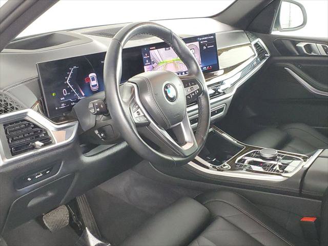 Used 2025 BMW X5 xDrive40i w/ Parking Assistance Package AWD/4WD image 29