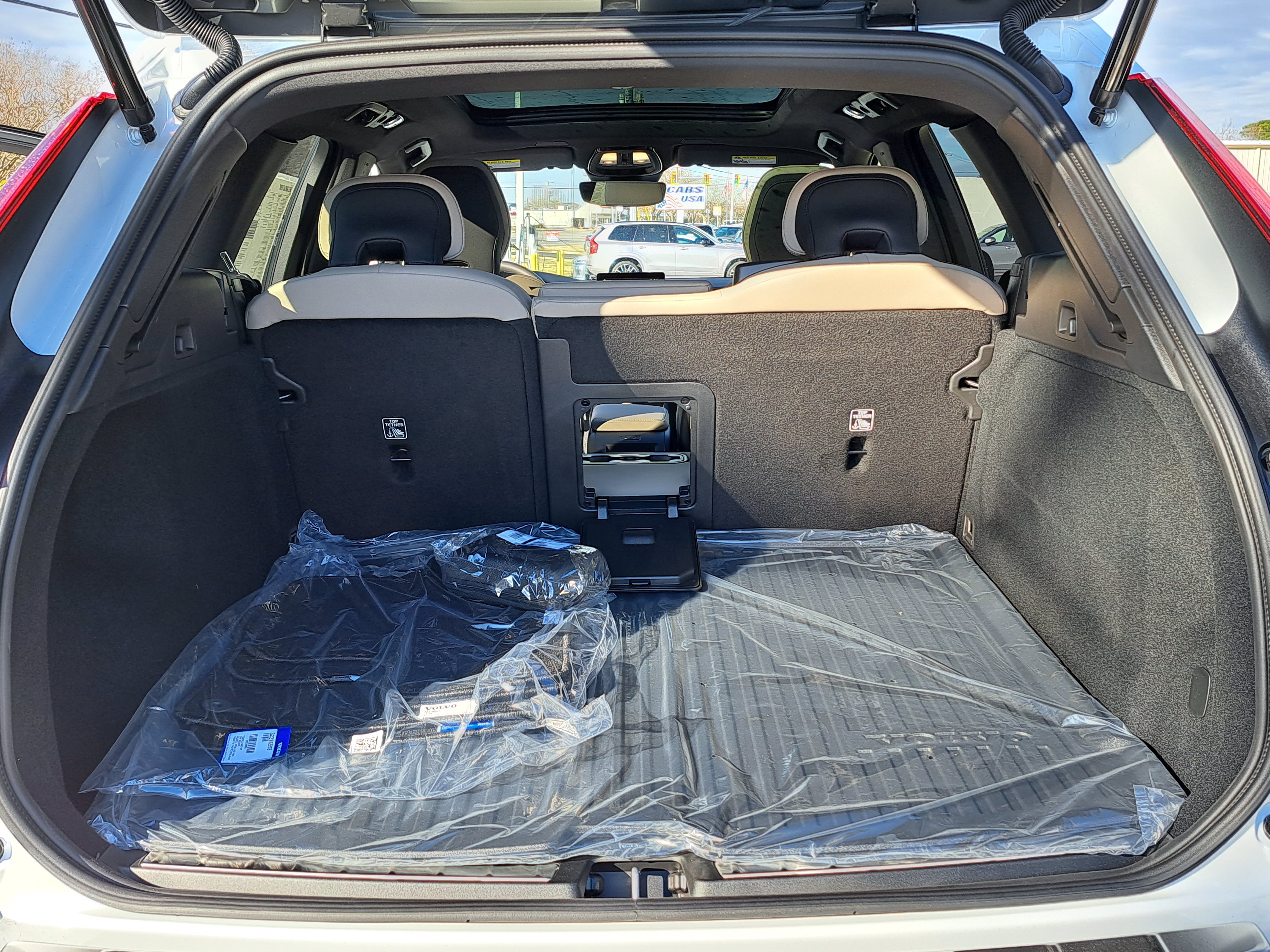 New 2026 Volvo XC60 B5 Plus w/ Protection Package Premier AWD/4WD image 8