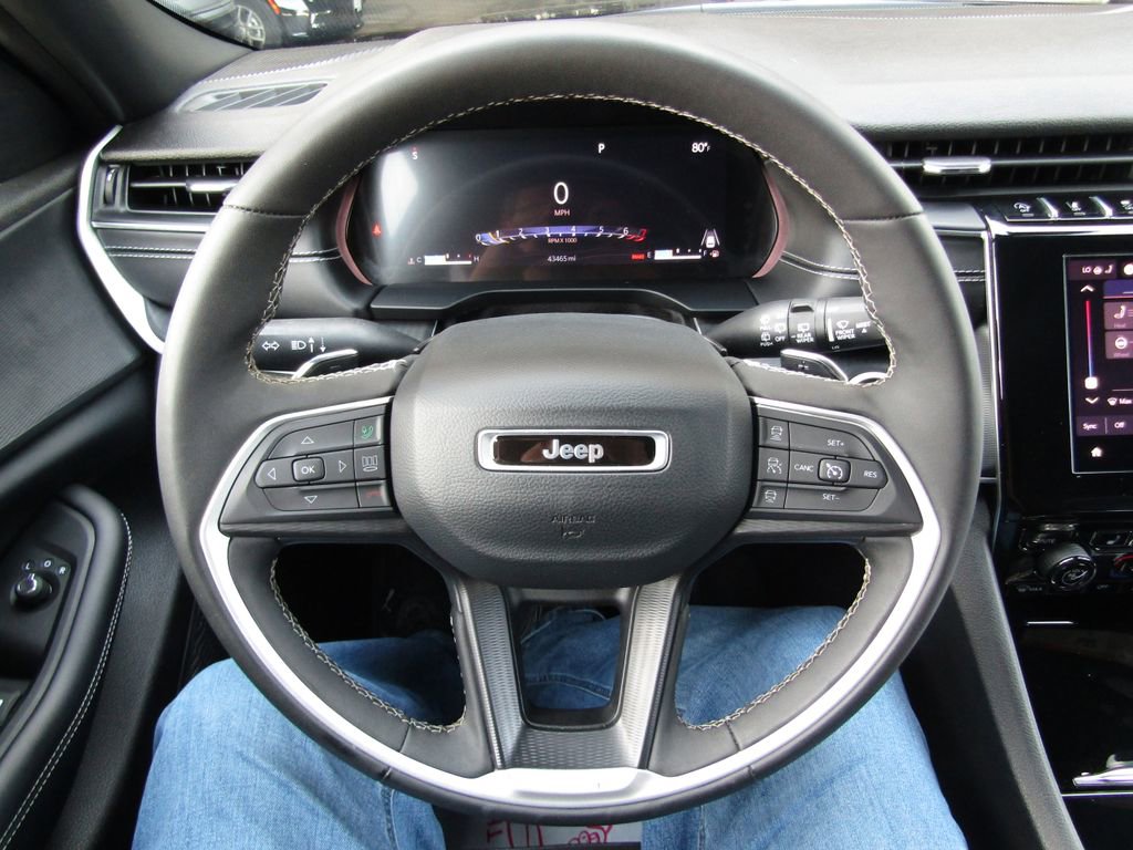 Used 2024 Jeep Grand Cherokee L Altitude AWD/4WD image 25