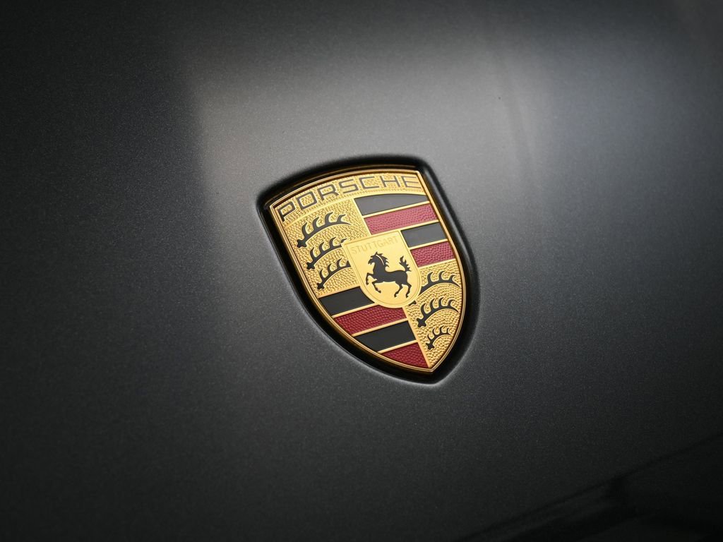 Certified 2025 Porsche Macan image 13