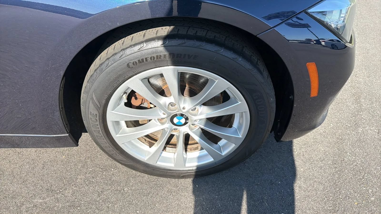 Used 2017 BMW 320i xDrive Sedan AWD/4WD image 18