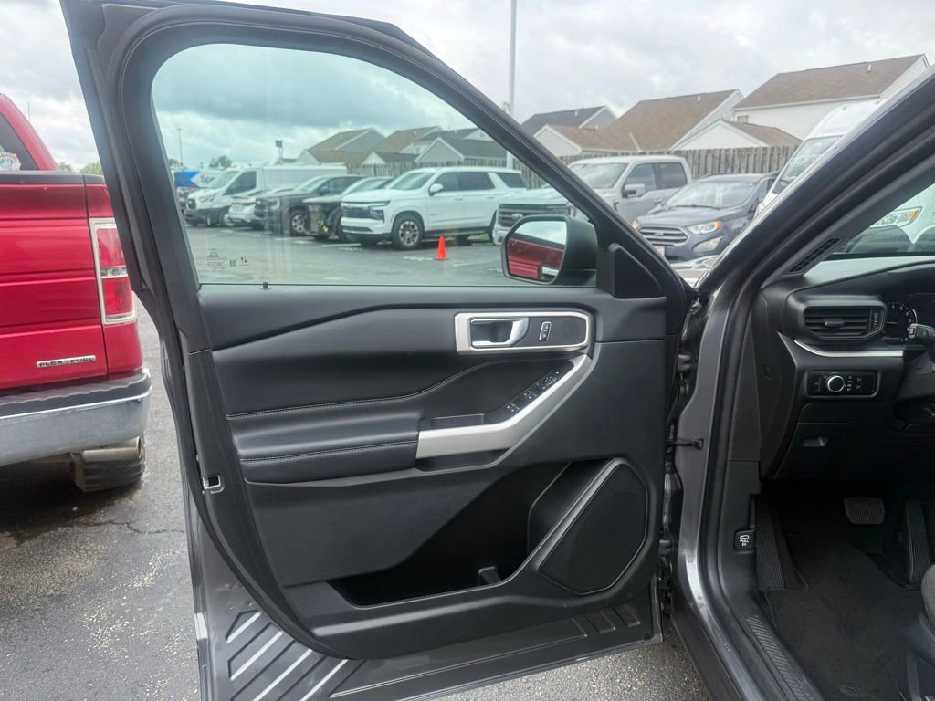 Used 2024 Ford Explorer XLT AWD/4WD image 10