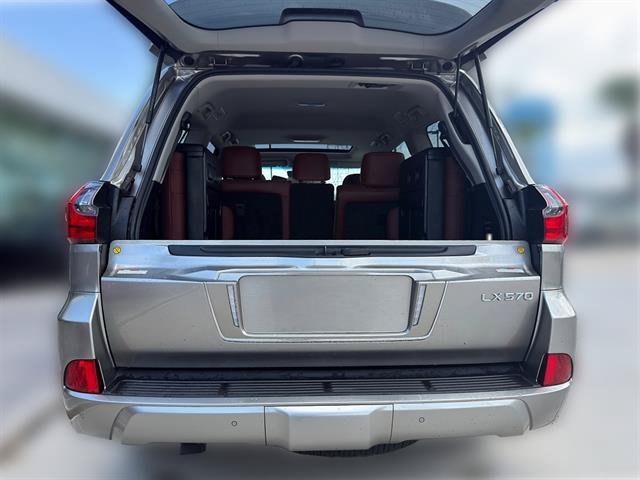 Used 2020 Lexus LX 570 4WD w/ Luxury Package image 8
