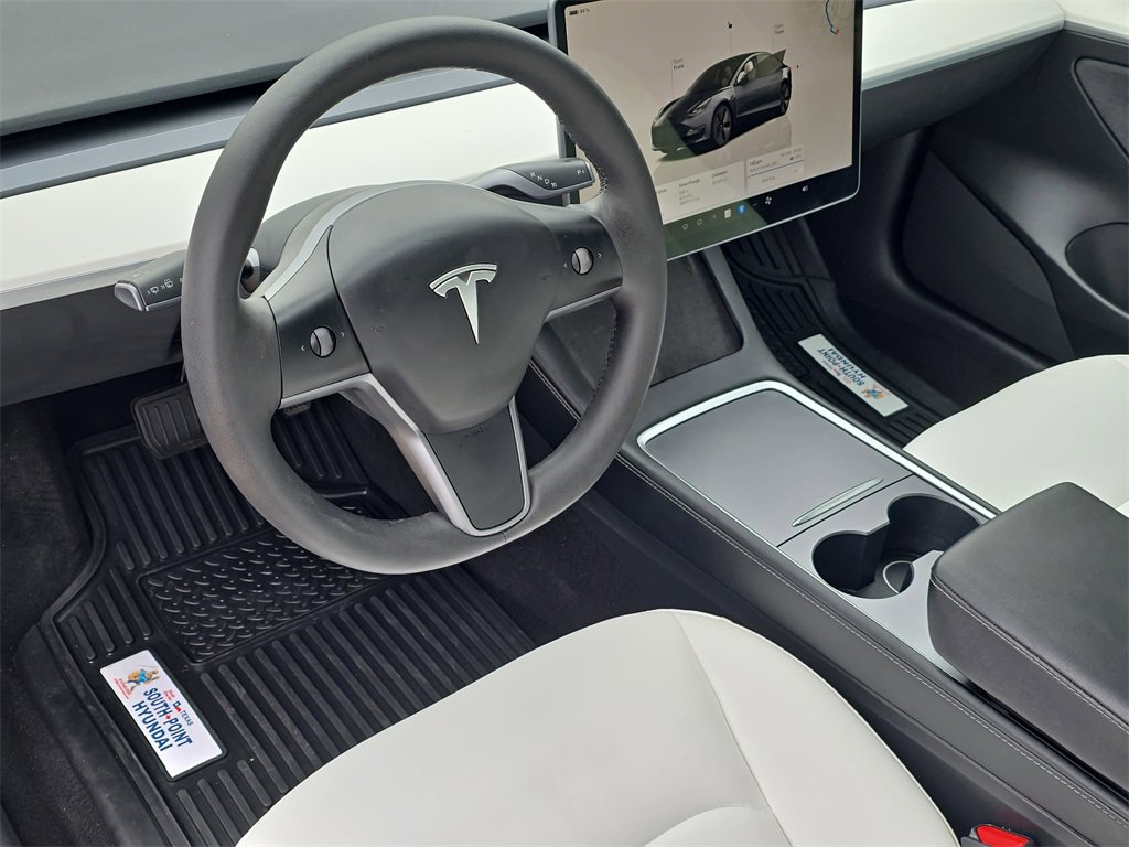 Used 2023 Tesla Model 3 Standard Range image 16