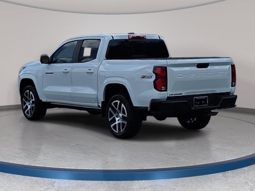 Used 2023 Chevrolet Colorado Z71 w/ Z71 Convenience Package 2 AWD/4WD image 7