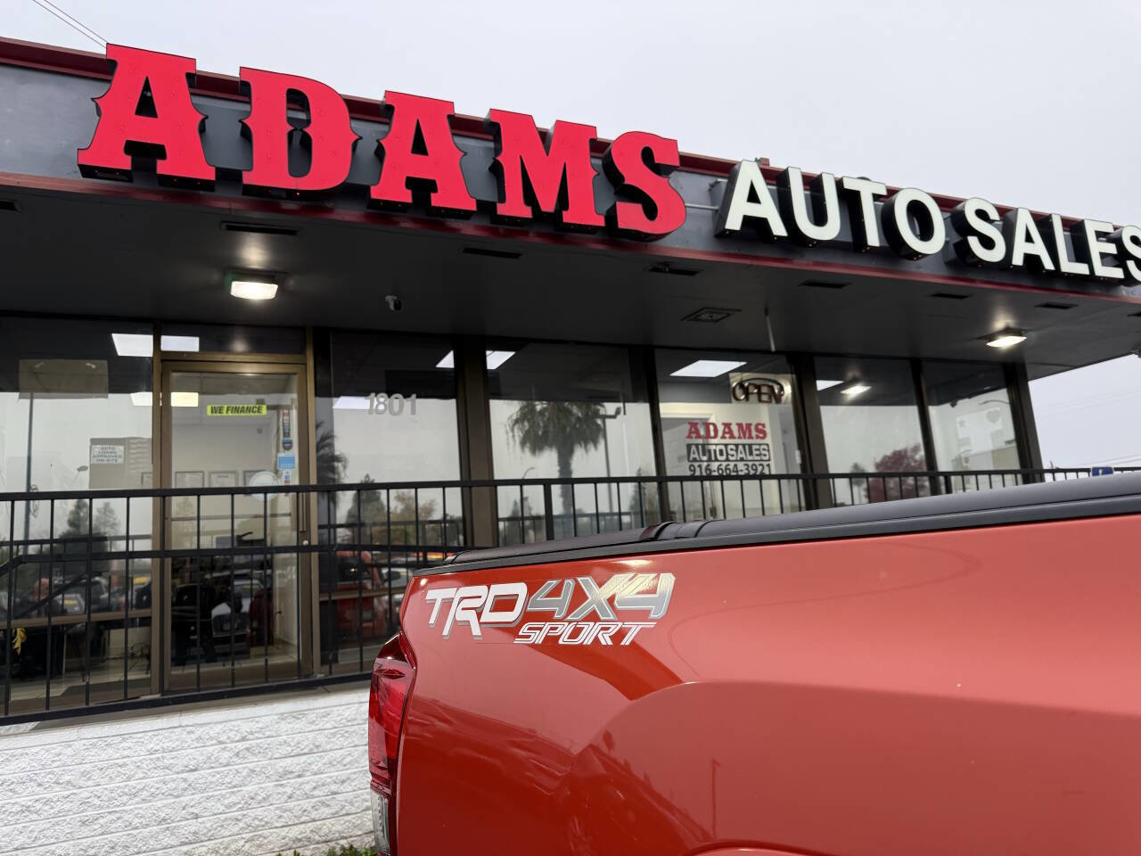 Used 2017 Toyota Tacoma TRD Sport image 28