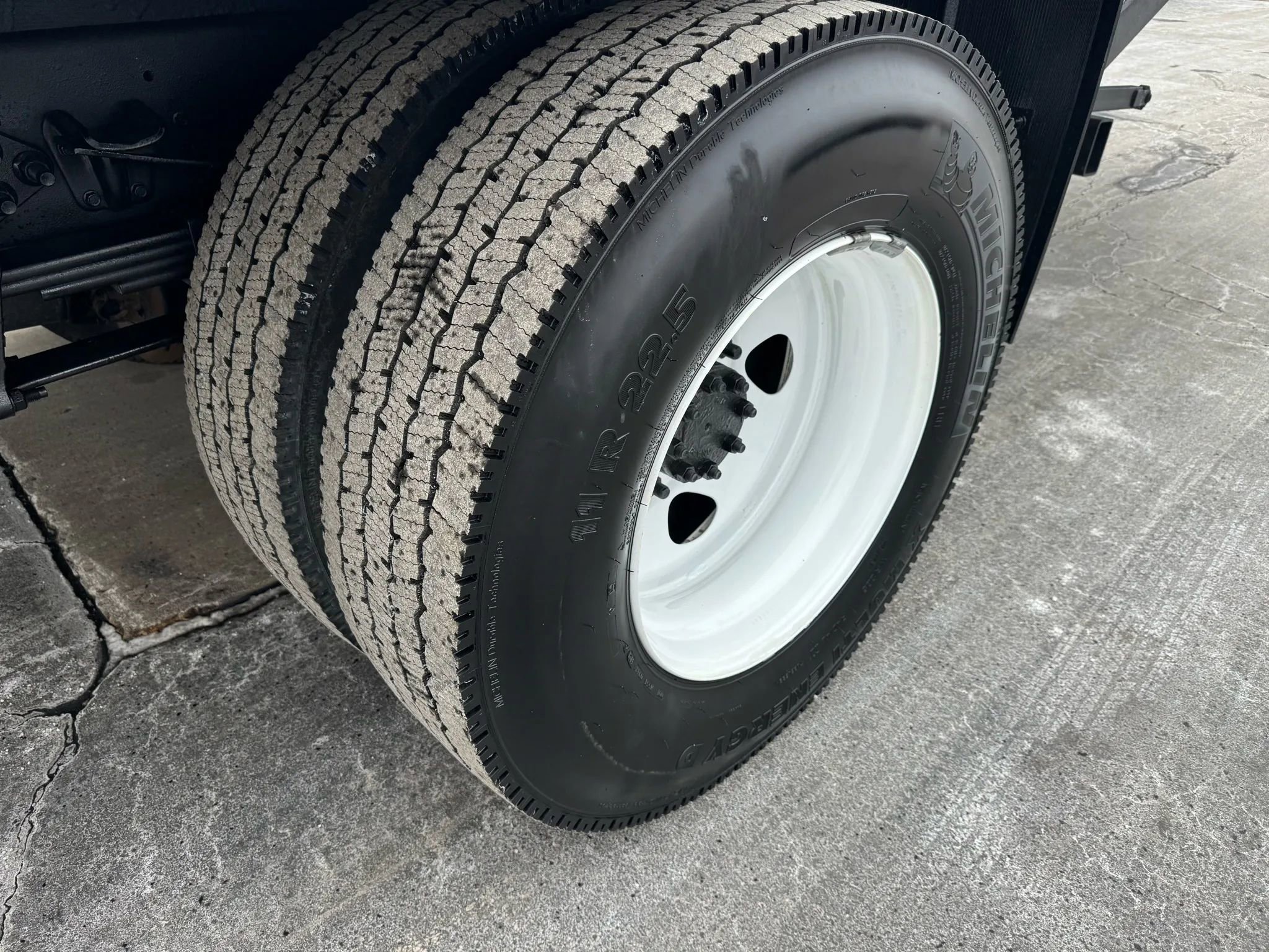 Used 2022 Ford F650 2WD Regular Cab Super Duty image 35