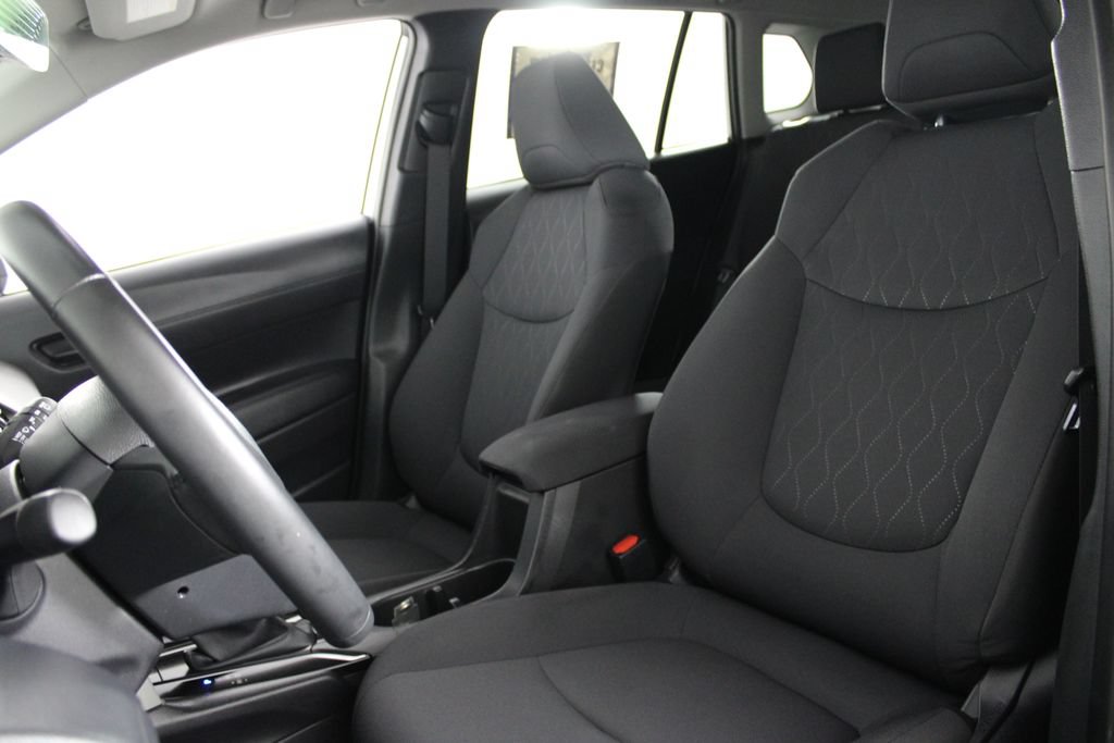 Used 2024 Toyota Corolla Cross LE FWD image 9