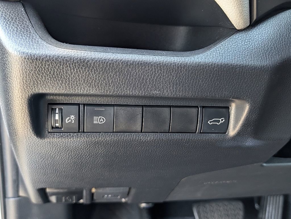 Used 2021 Toyota RAV4 XLE Premium w/ Carpet Mat Package (TMS) image 27