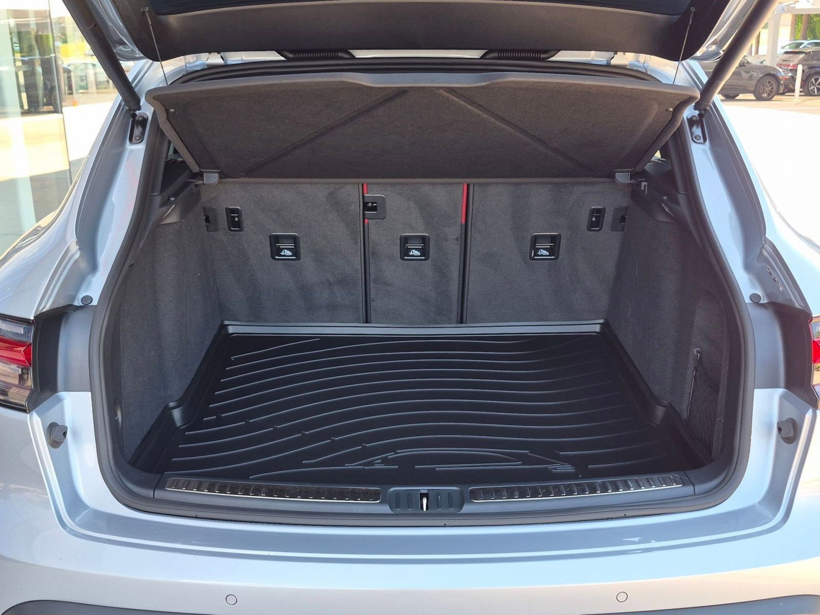 Certified 2026 Porsche Macan AWD/4WD image 23