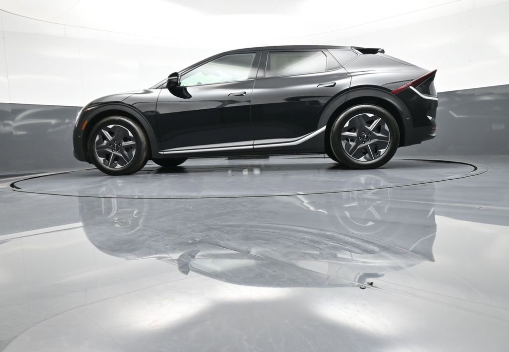 New 2025 Kia EV6 Light w/ Light LR Technology Package image 32