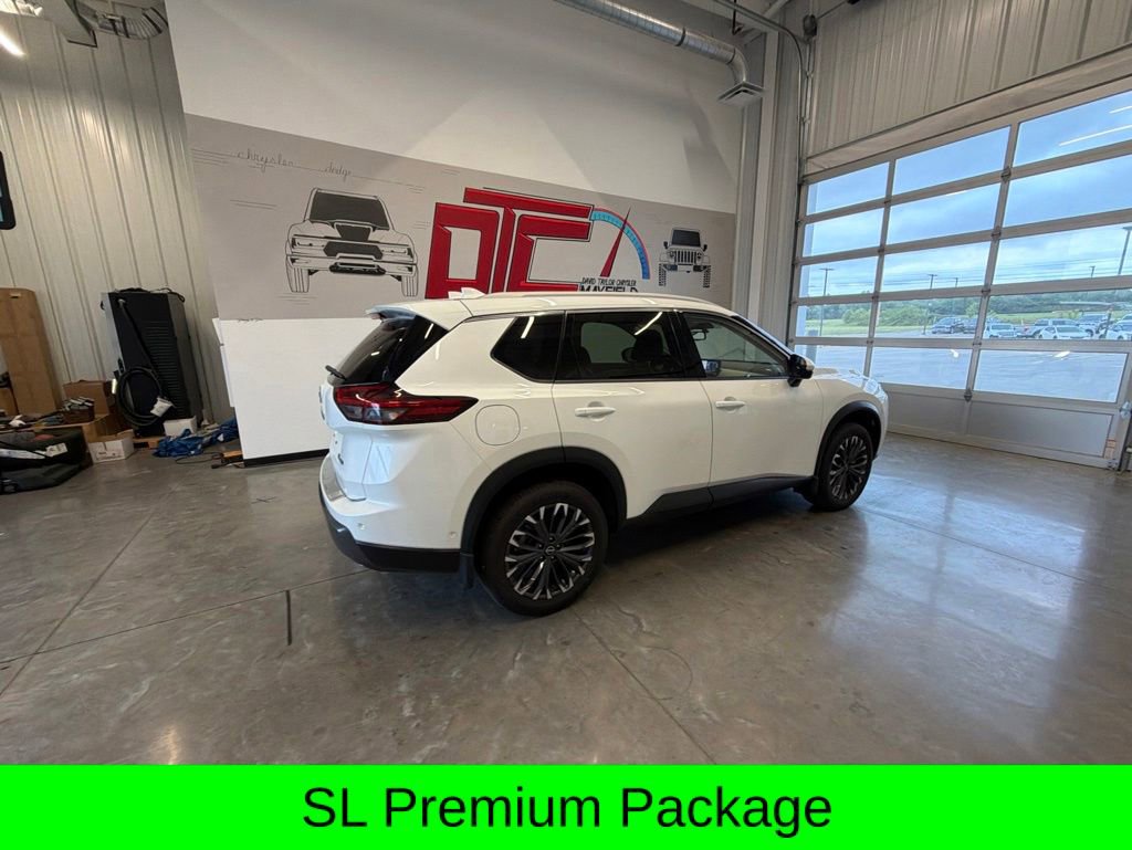 Used 2025 Nissan Rogue SL w/ Tech Package AWD/4WD image 3