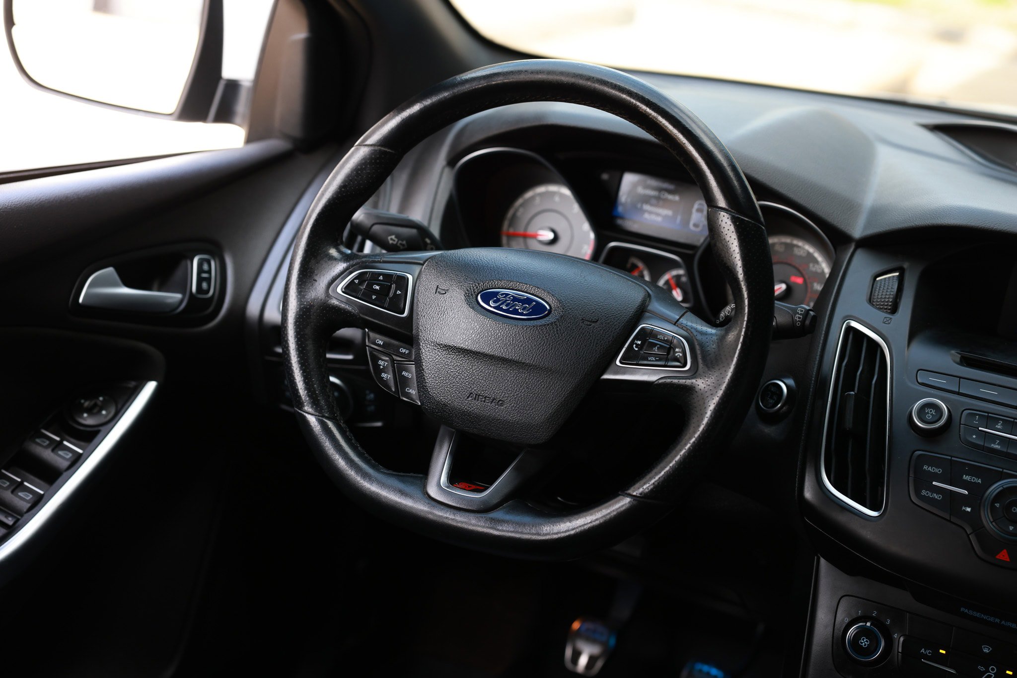Used 2017 Ford Focus ST FWD image 34
