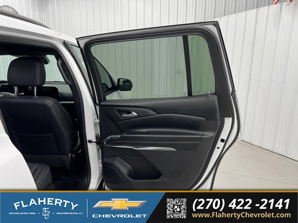 Used 2026 Chevrolet Traverse LT w/ Driver Confidence Package FWD image 12
