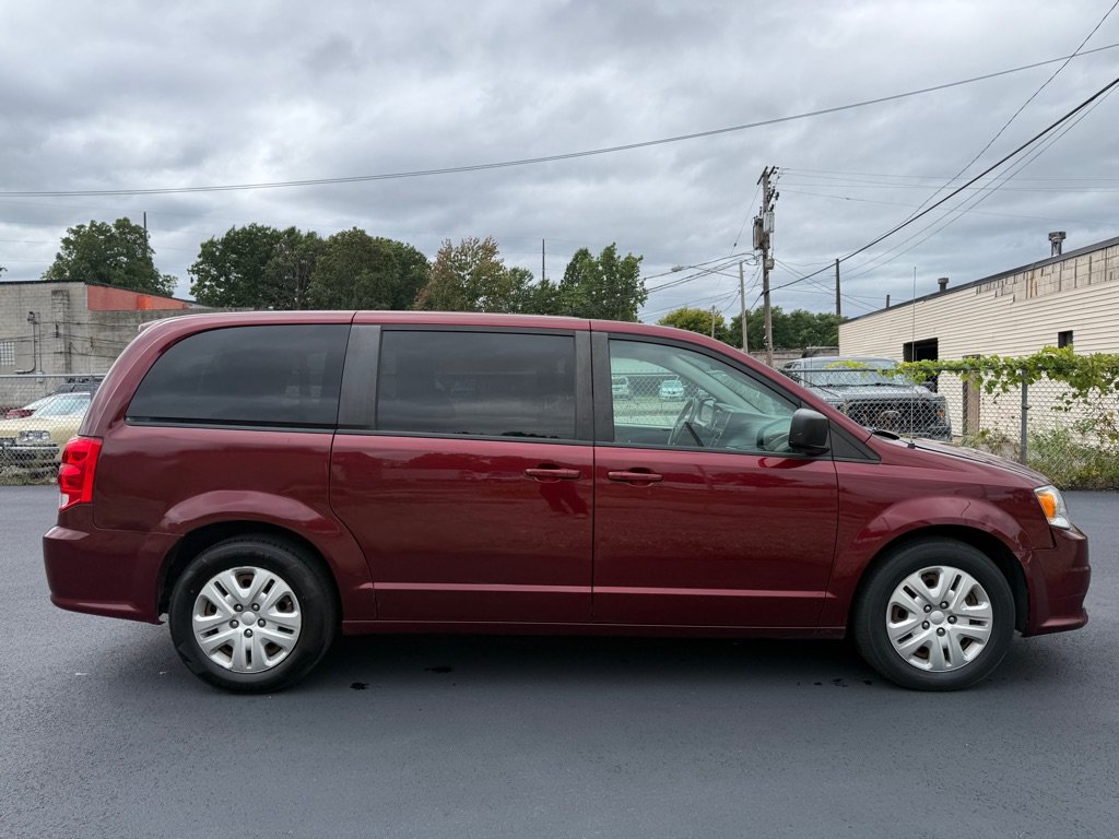 Used 2018 Dodge Grand Caravan SE FWD image 5