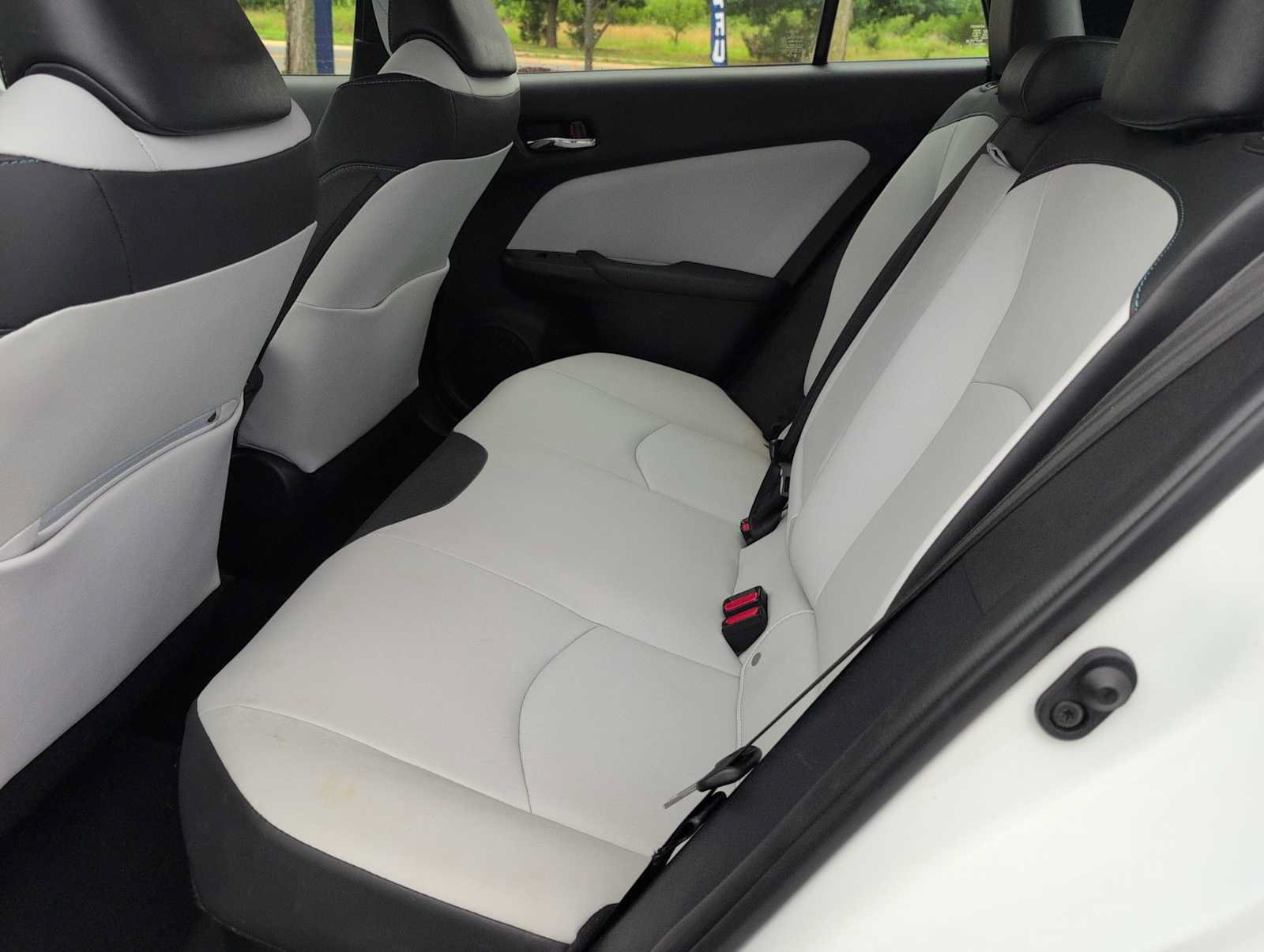 Used 2022 Toyota Prius XLE AWD/4WD image 18