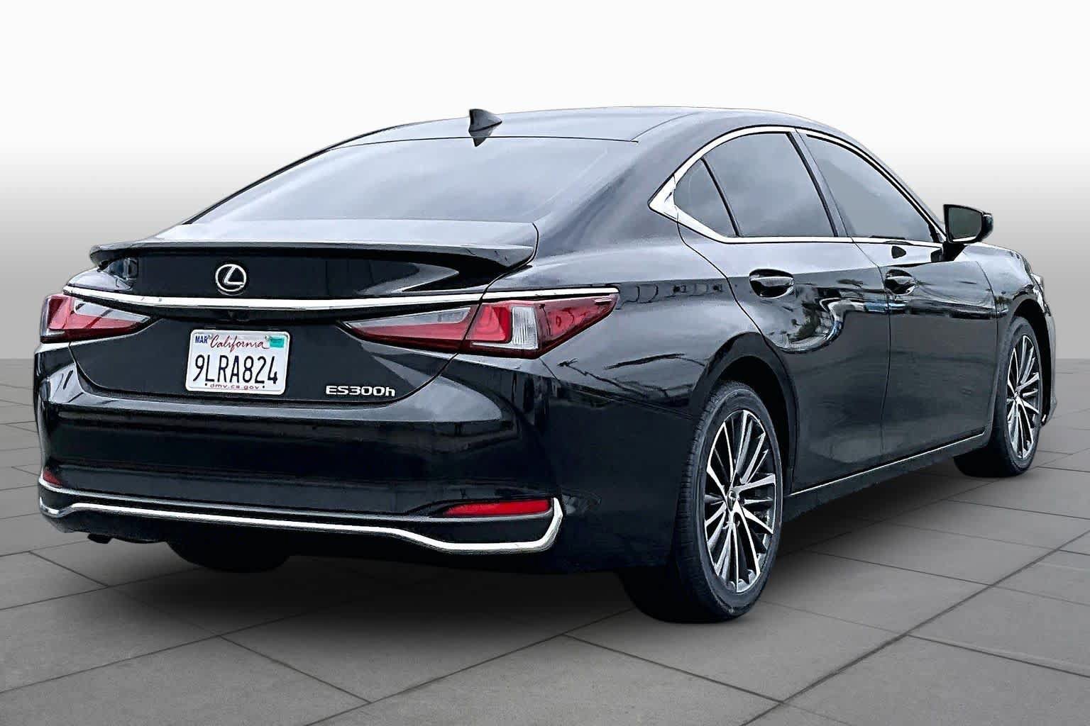 Used 2024 Lexus ES 300h w/ Premium Package FWD image 12