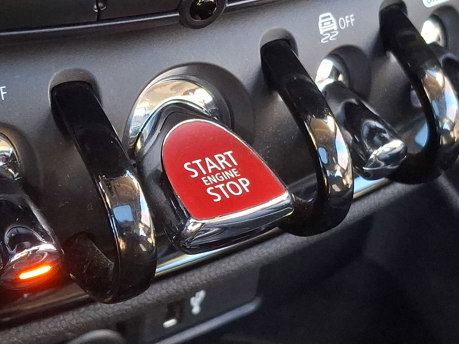 Used 2019 MINI Cooper Clubman S image 18