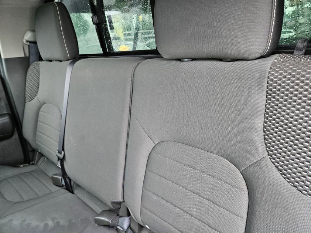 Used 2017 Nissan Frontier PRO-4X AWD/4WD image 12