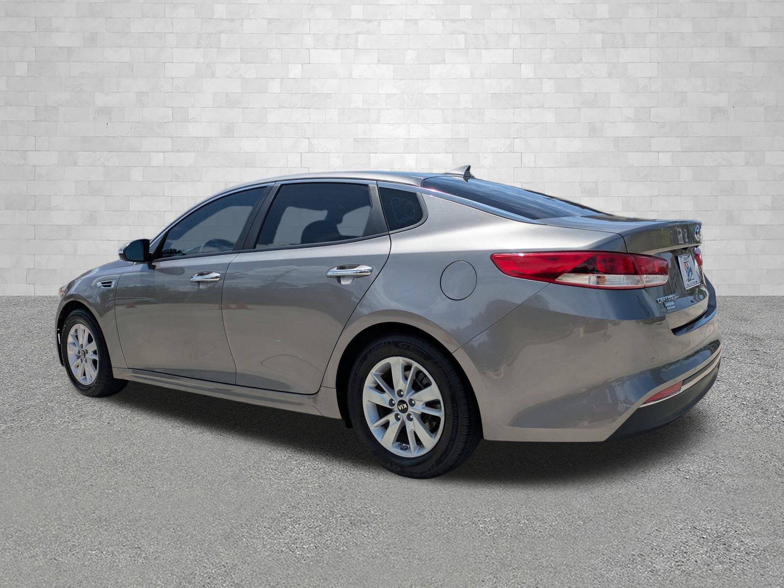 Used 2018 Kia Optima LX w/ Convenience Package FWD image 4