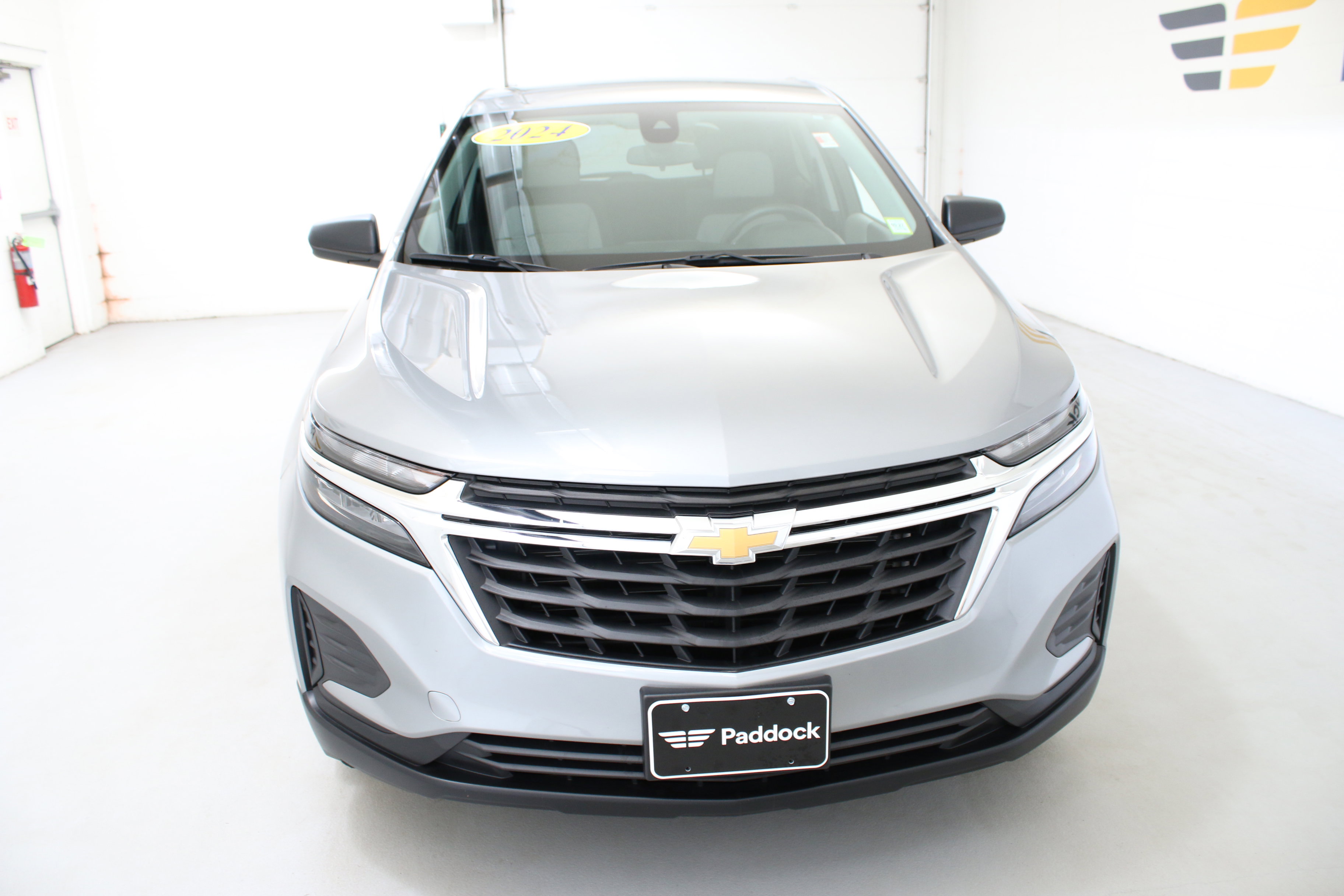 Used 2024 Chevrolet Equinox LS w/ LS Convenience Package FWD image 2