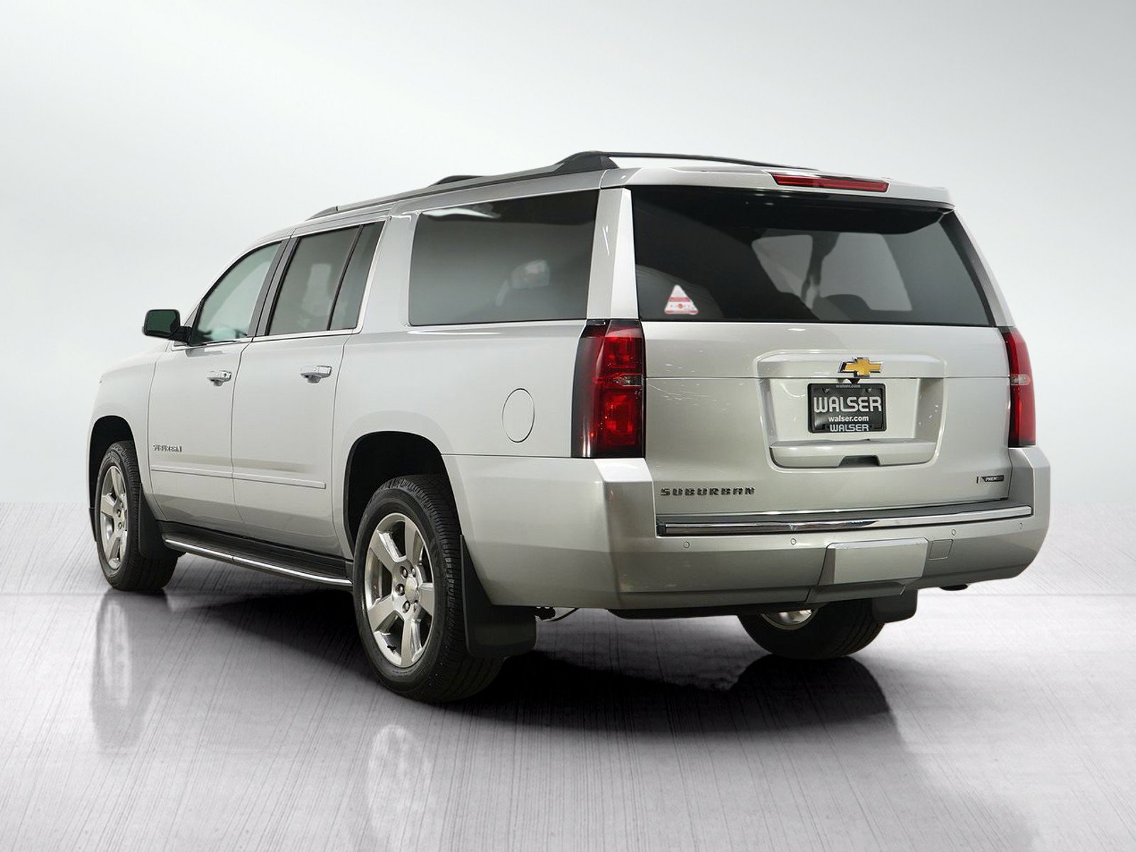 Used 2018 Chevrolet Suburban Premier AWD/4WD image 3