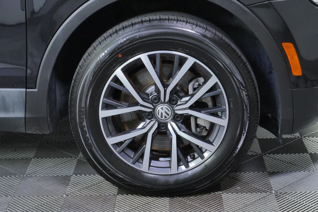 Certified 2020 Volkswagen Tiguan SE FWD image 38