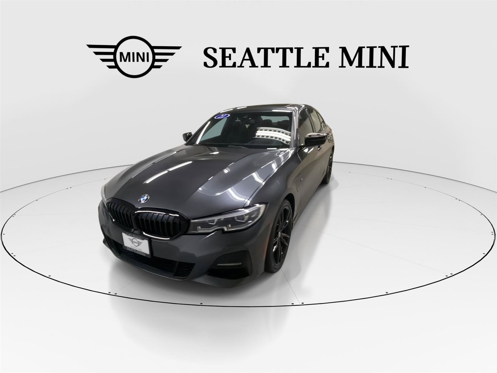 Used 2021 BMW 330e w/ M Sport Package RWD image 4