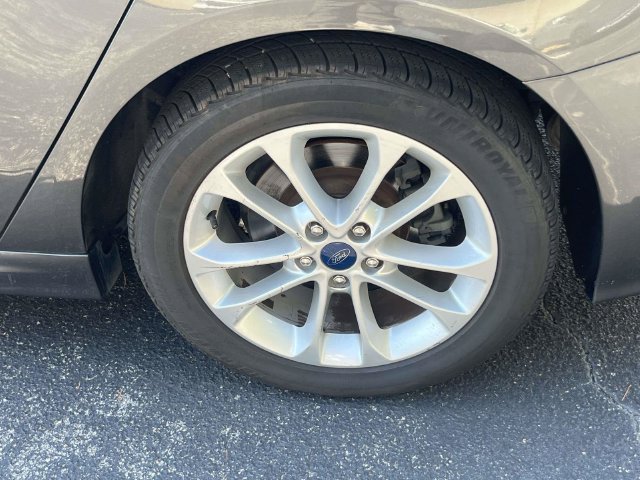 Used 2019 Ford Fusion SE FWD image 11