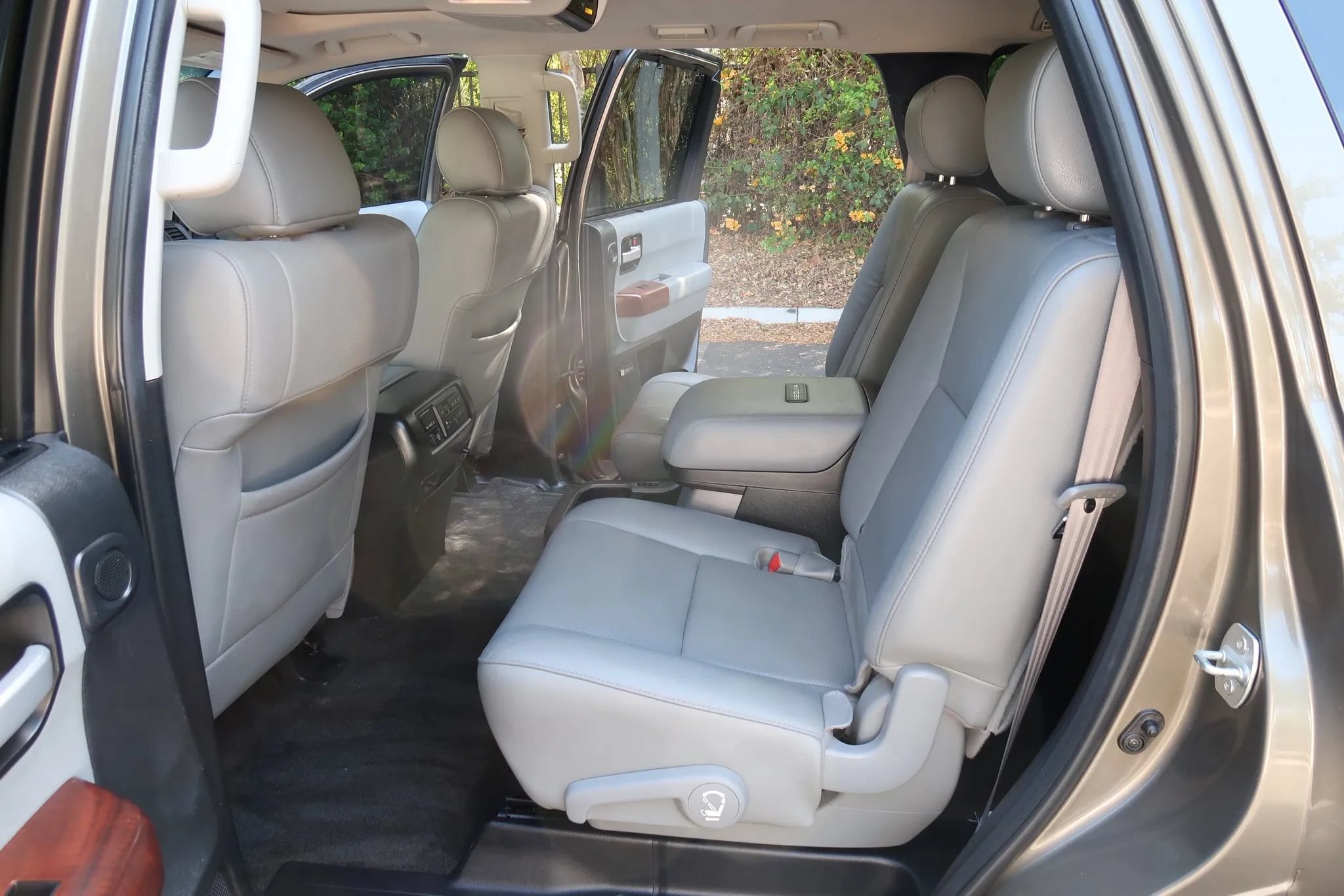 Used 2013 Toyota Sequoia Platinum RWD image 17