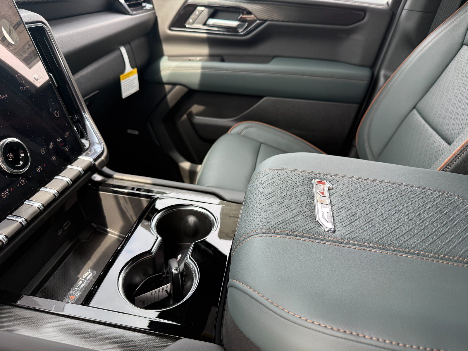 New 2026 GMC Yukon XL AT4 AWD/4WD image 35
