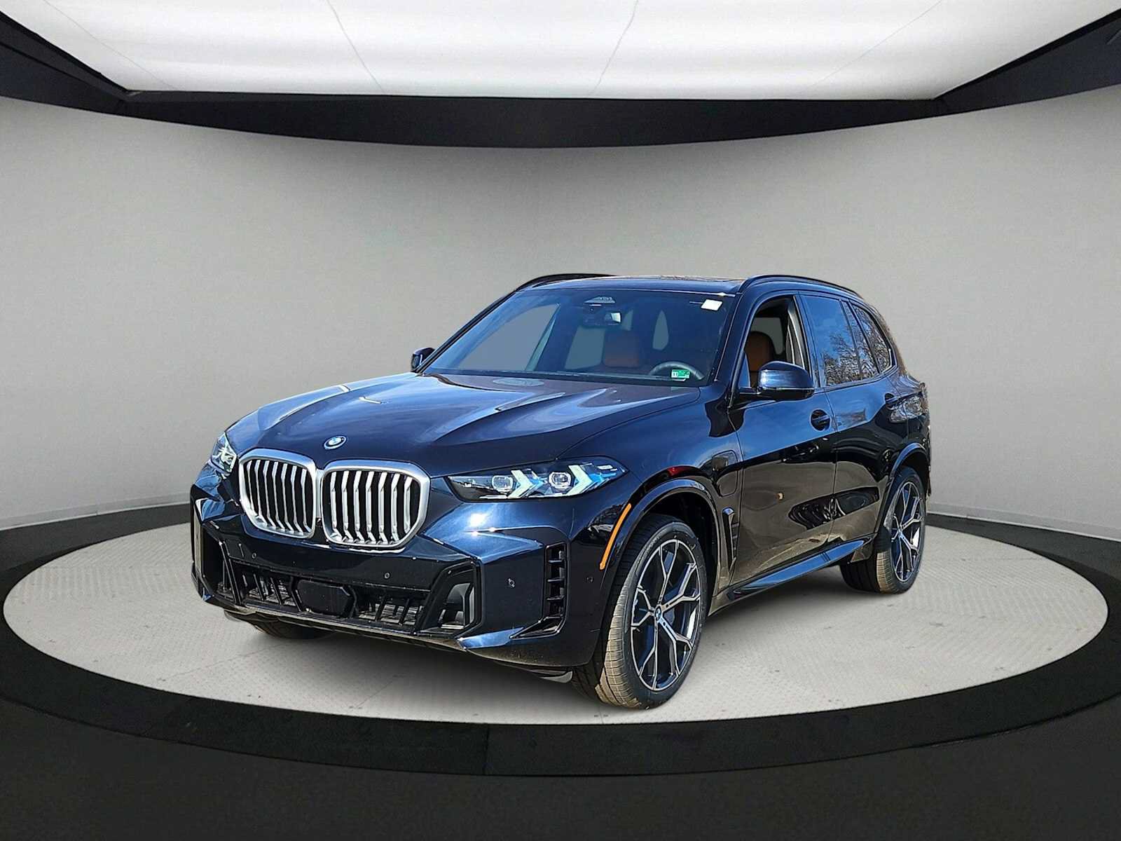 Used 2026 BMW X5 xDrive50e w/ M Sport Package AWD/4WD image 4