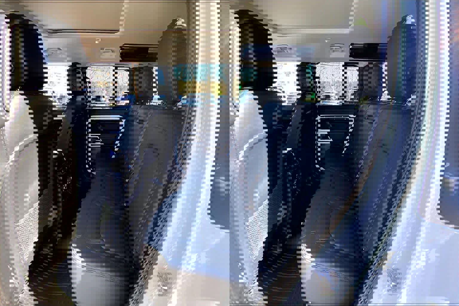 Used 2023 Land Rover Defender 110 SE image 19