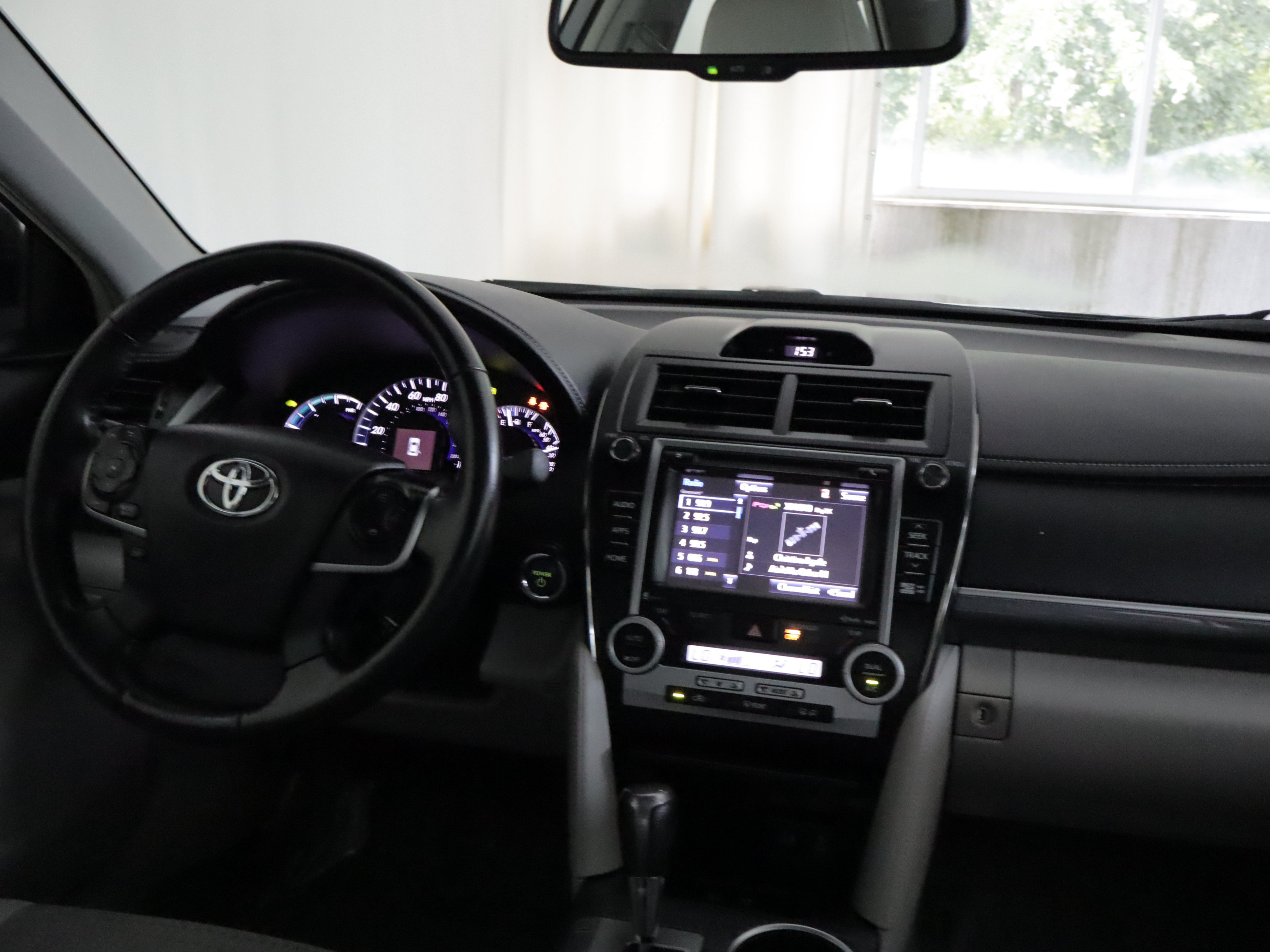 Used 2014 Toyota Camry XLE w/ Moonroof Package FWD image 2