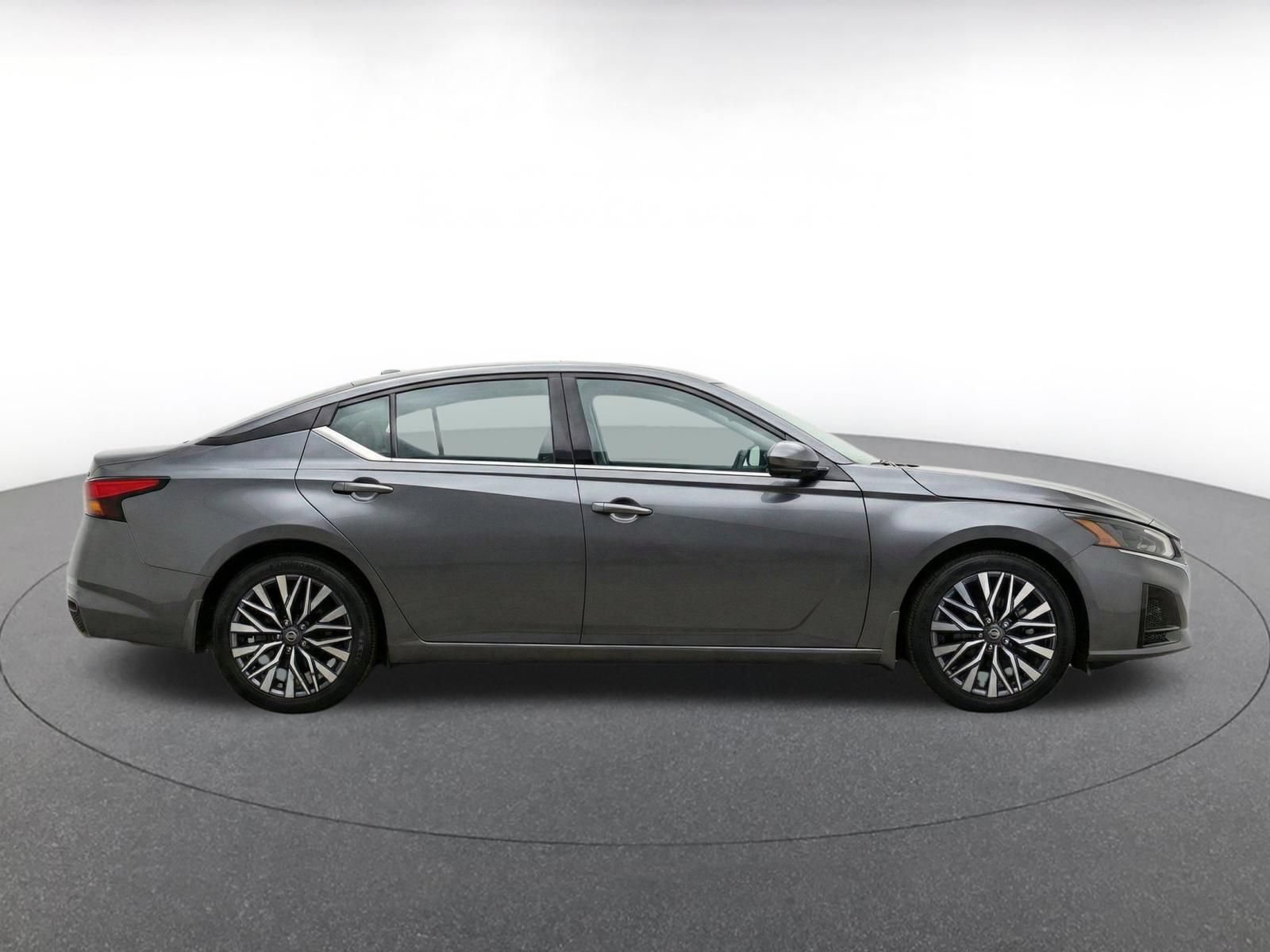 Used 2026 Nissan Altima 2.5 SV FWD image 13