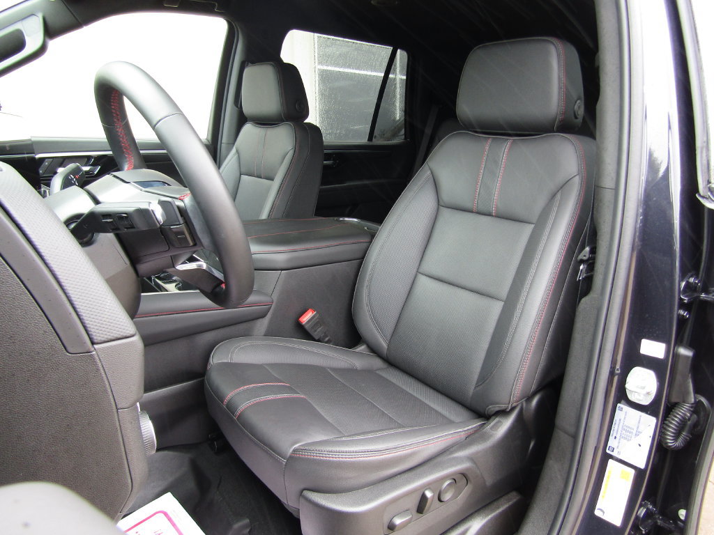 Used 2025 Chevrolet Tahoe RST AWD/4WD image 24
