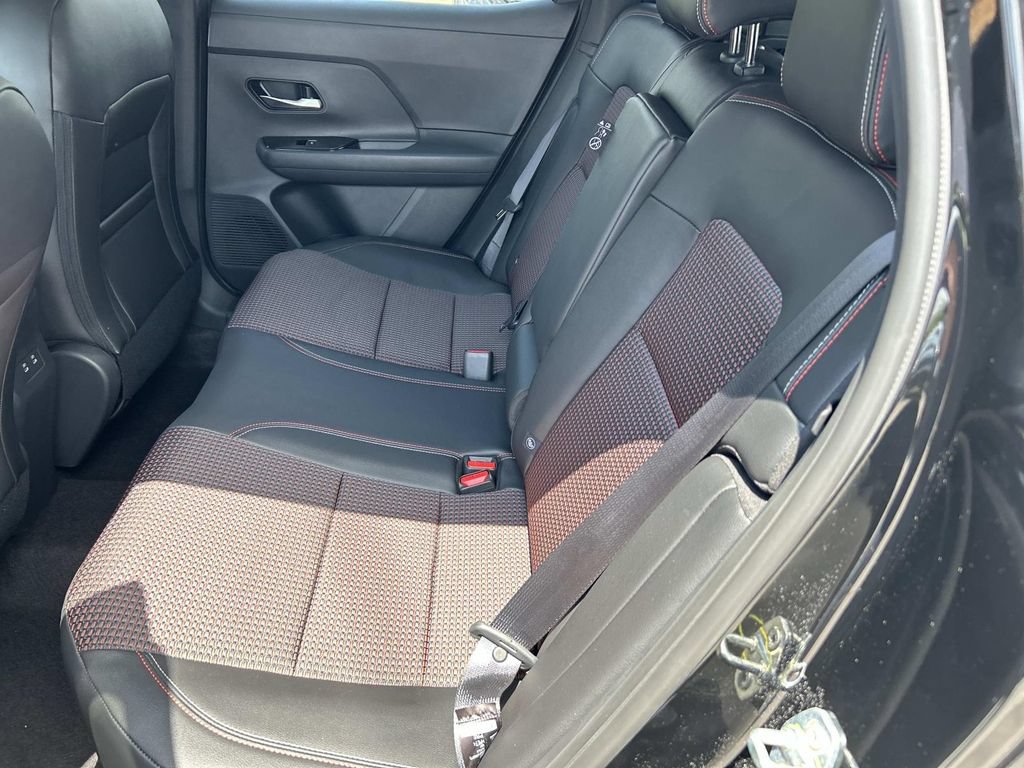 New 2026 Nissan Kicks SR w/ SR Premium Package FWD image 19