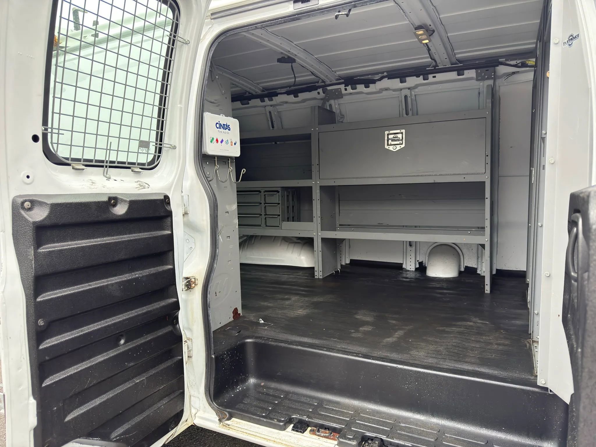 Used 2019 Chevrolet Express 2500 w/ Driver Convenience Package RWD image 15