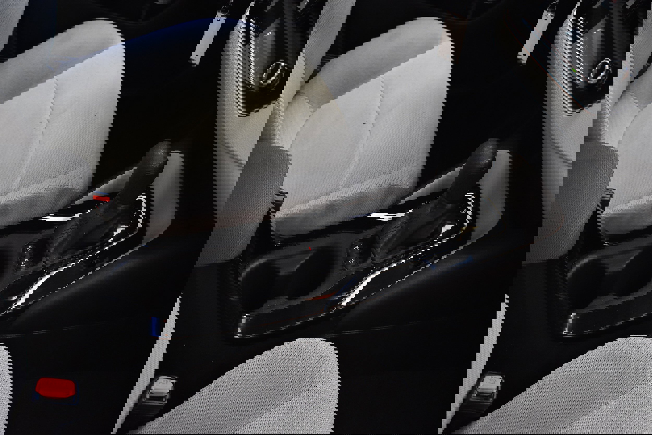 Used 2022 Toyota Corolla LE image 28