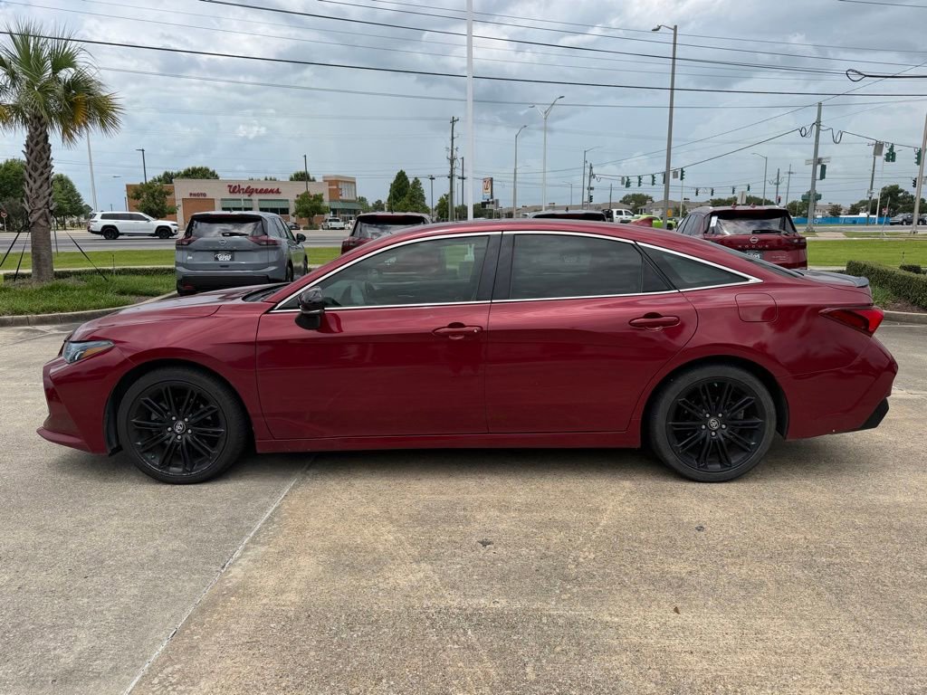 Used 2019 Toyota Avalon XSE FWD image 2