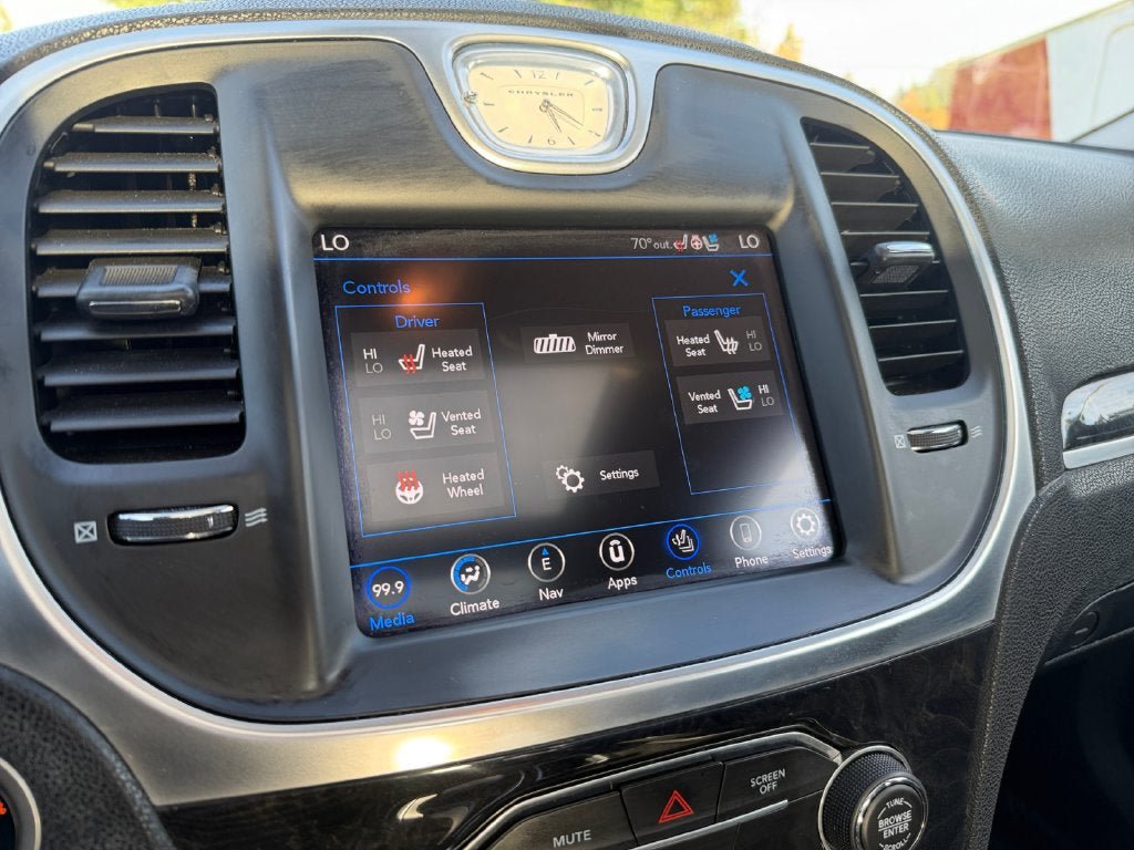Used 2020 Chrysler 300 Limited RWD image 34